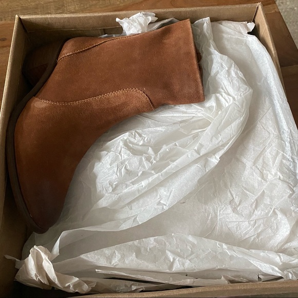 New Steve Madden Raiden Taupe Boots - Picture 4 of 6